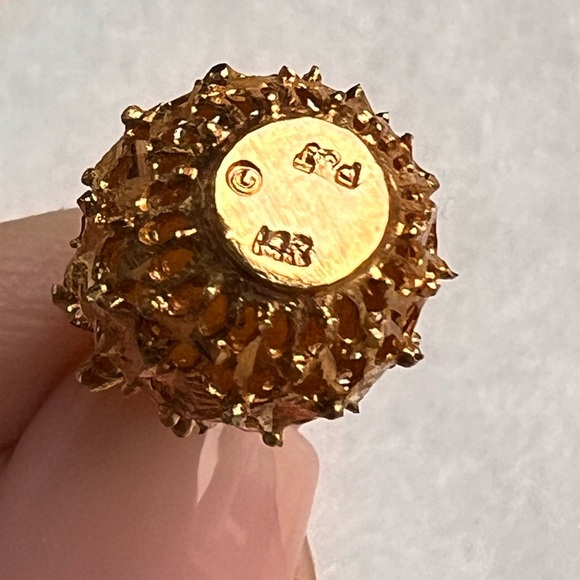 Vintage 14kt Gold 3-Dimensional Diamond Cut Out Pineapple Pendant Necklace - Picture 6 of 11